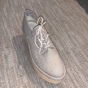 Selling these Stuart weitzman platform shoe. Size 7.